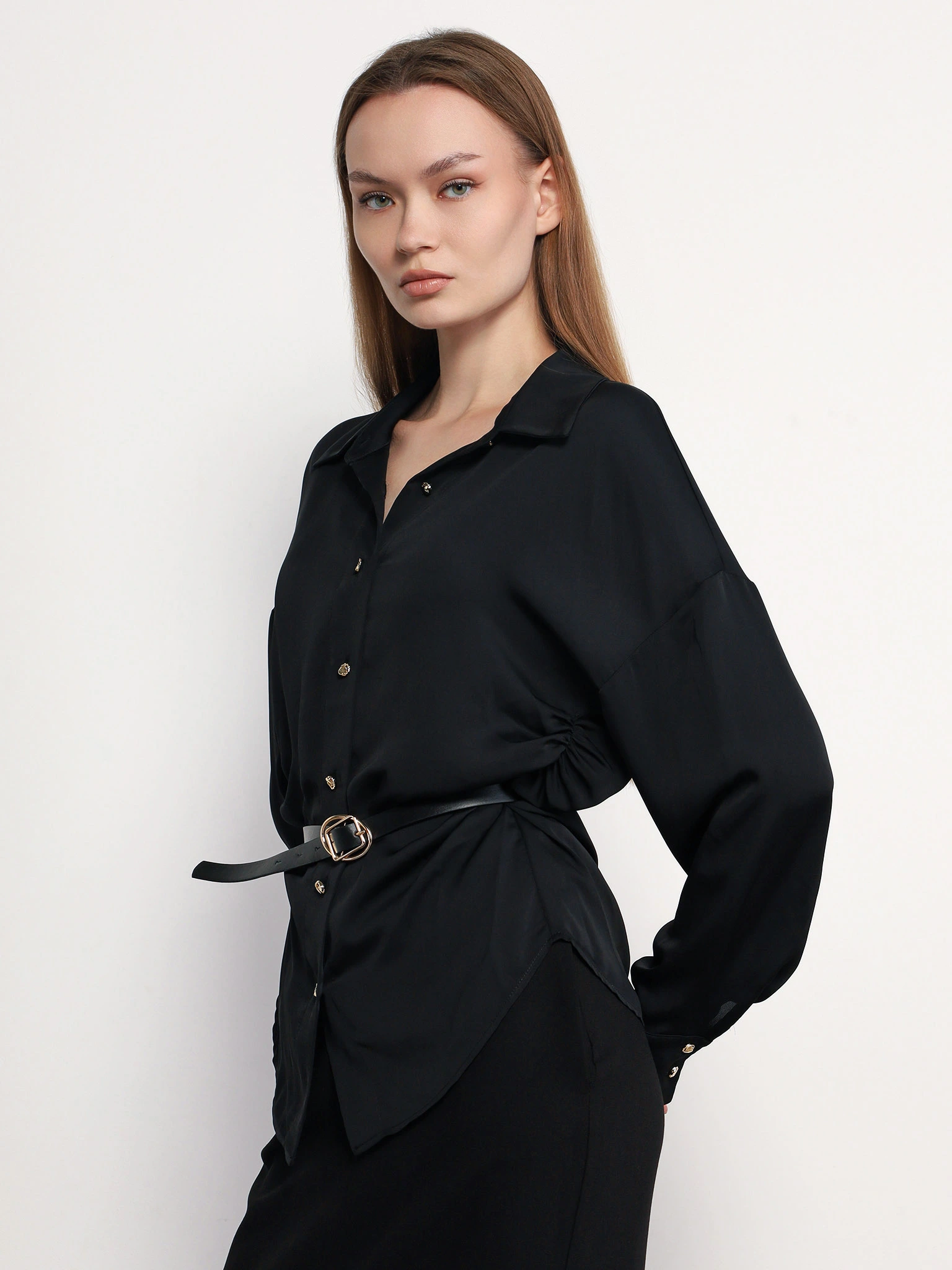 Блуза черного цвета с рюшами